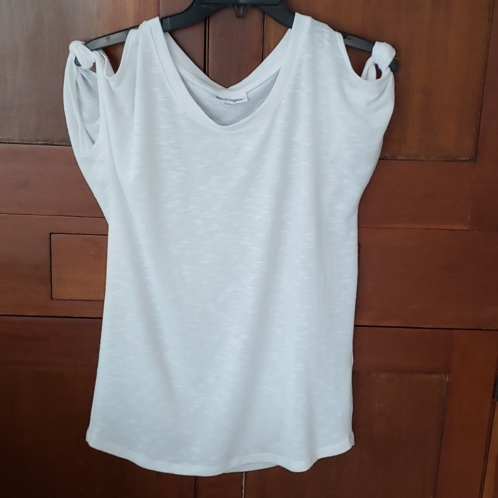 Bare shoulder Tee